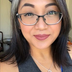 Meet your Posher, Lori